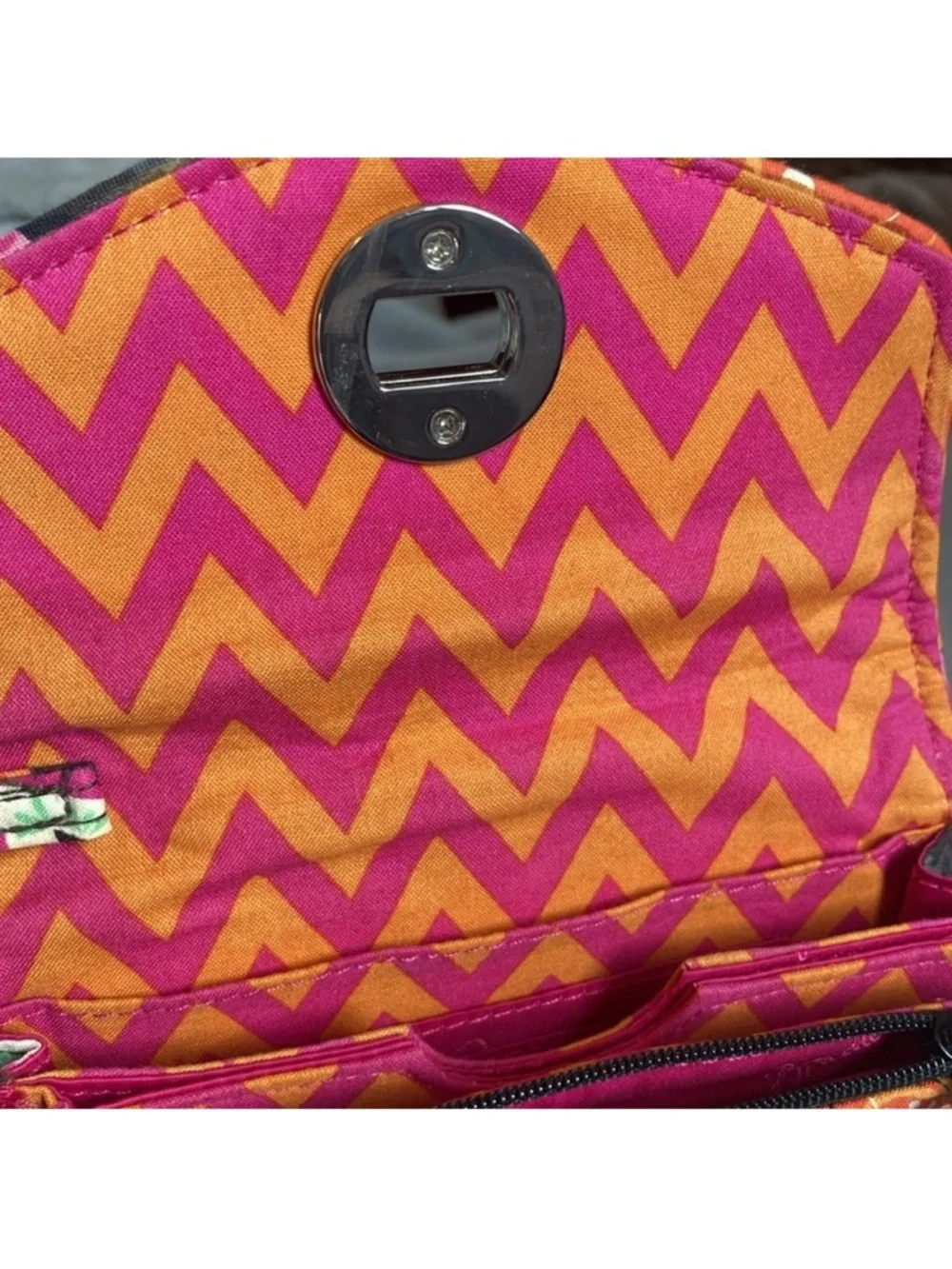 VERA BRADLEY Your Turn Smartphone Wristlet in Ziggy Zinnia/NWT - Picture 5 of 6